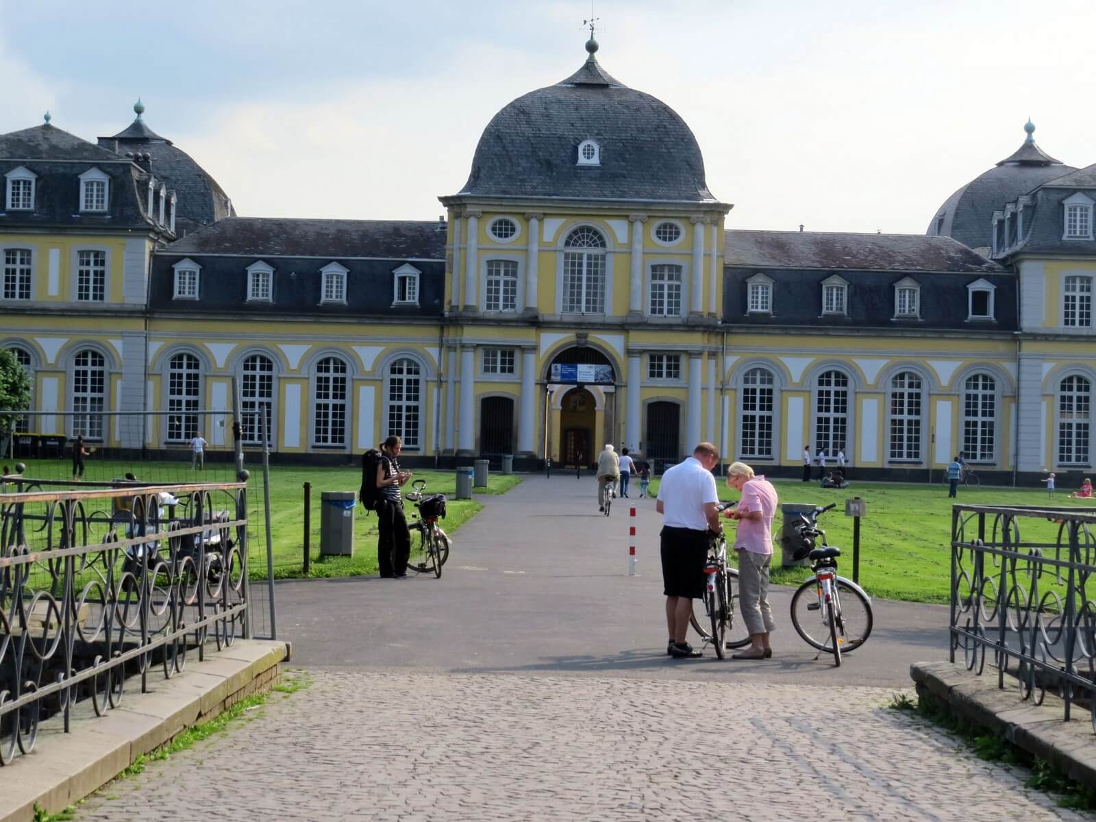 Poppelsdorfer Schloss - heute mit Instituten der Universitt Bonn - Lupe Reisen