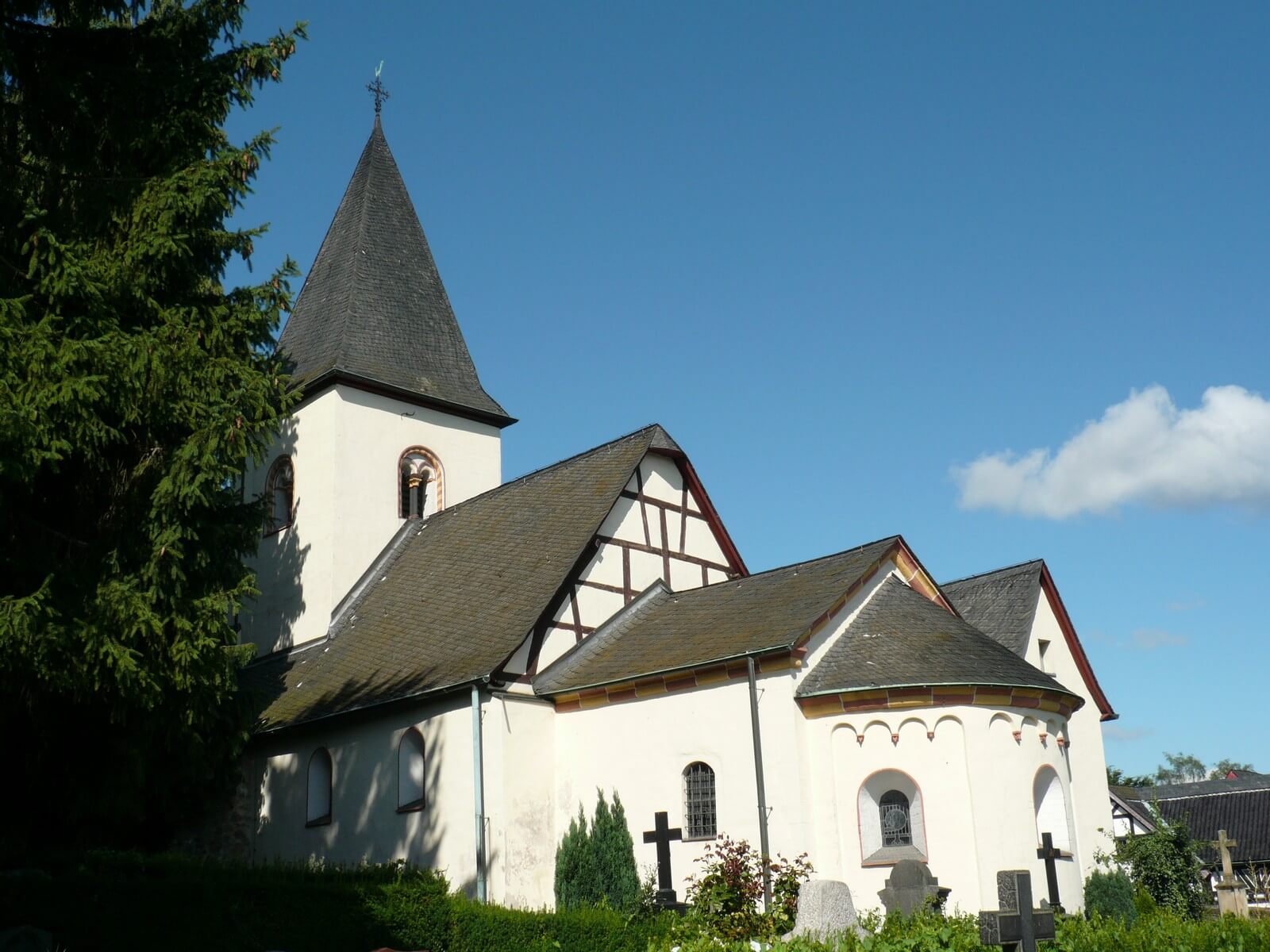Die Kirche Alt-Sankt-Martin in Muffendorf - Lupe Reisen