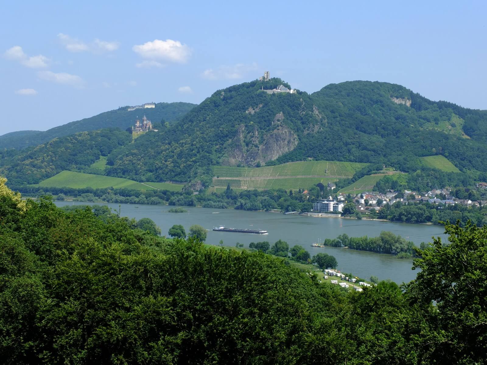 Siebengebirge mit Petersberg, Drachenfels und Wolkenburg - Lupe Reisen