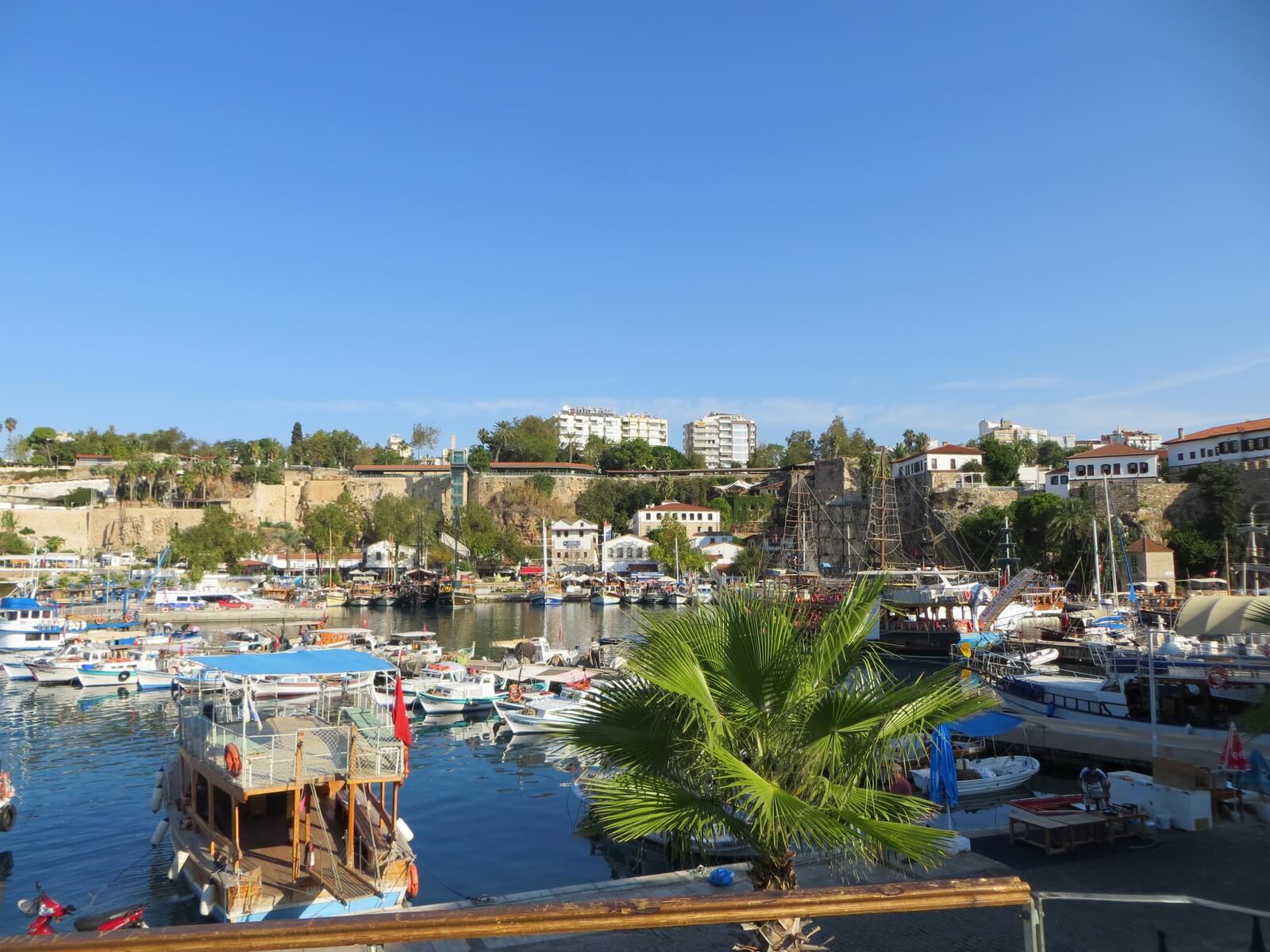 Foto: Im historischen Hafen von Antalya - Lupe Reisen