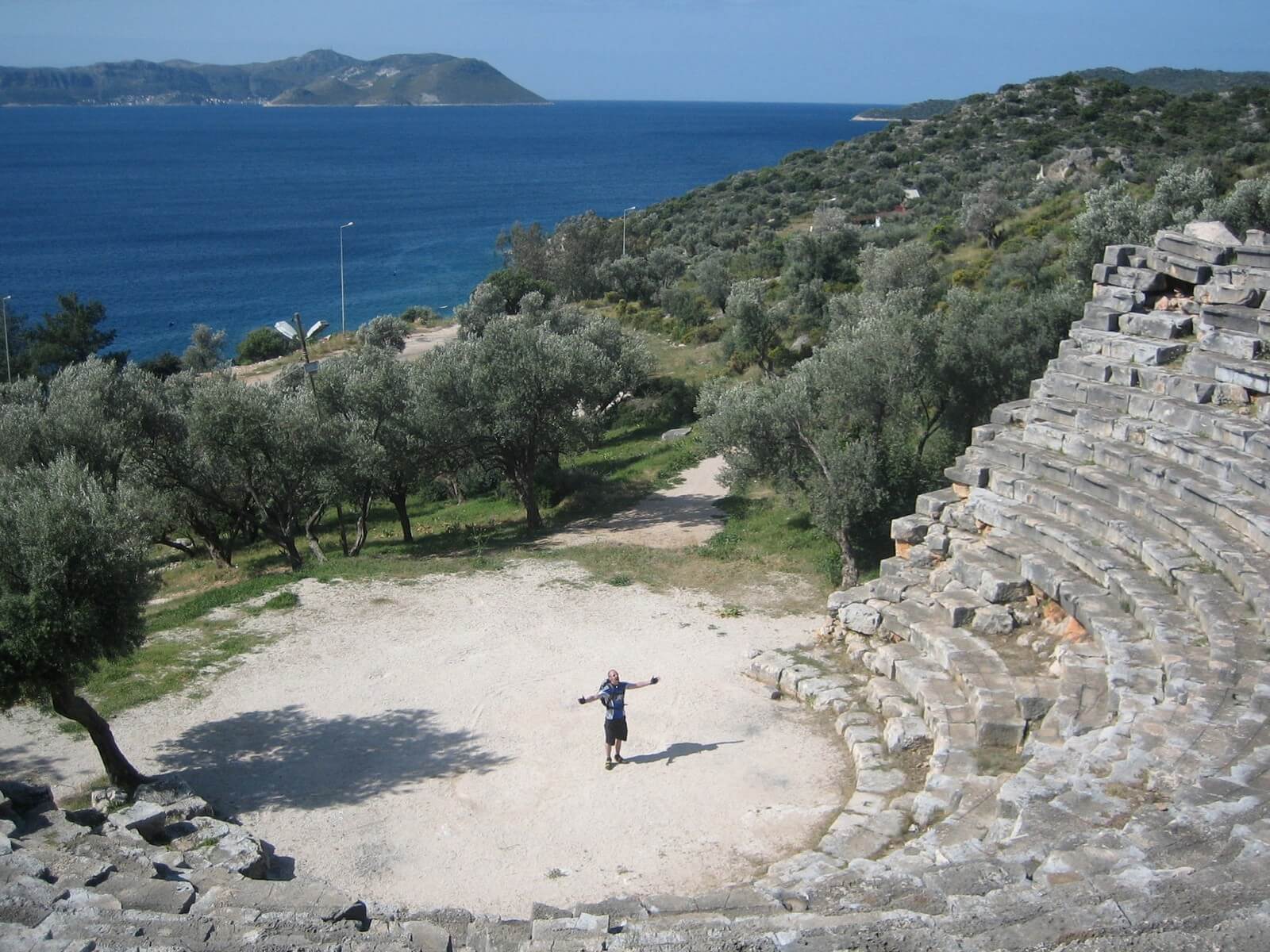 Foto: Auftritt im antiken Theater von Kas - Lupe Reisen